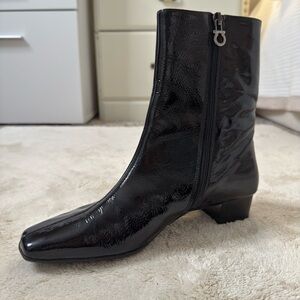 ‼️Salvatore Ferragamo Elegant Black leather Ankle Boots‼️